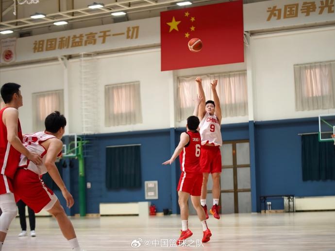  對(duì)抗訓(xùn)練繼續(xù)！中國(guó)男籃最新訓(xùn)練圖集新鮮出爐