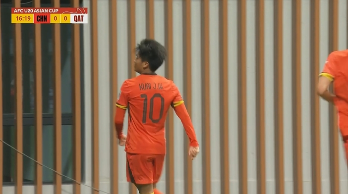  國(guó)青1-0卡塔爾！蒯紀(jì)聞精彩低射破門，毛偉杰就地反搶送助攻