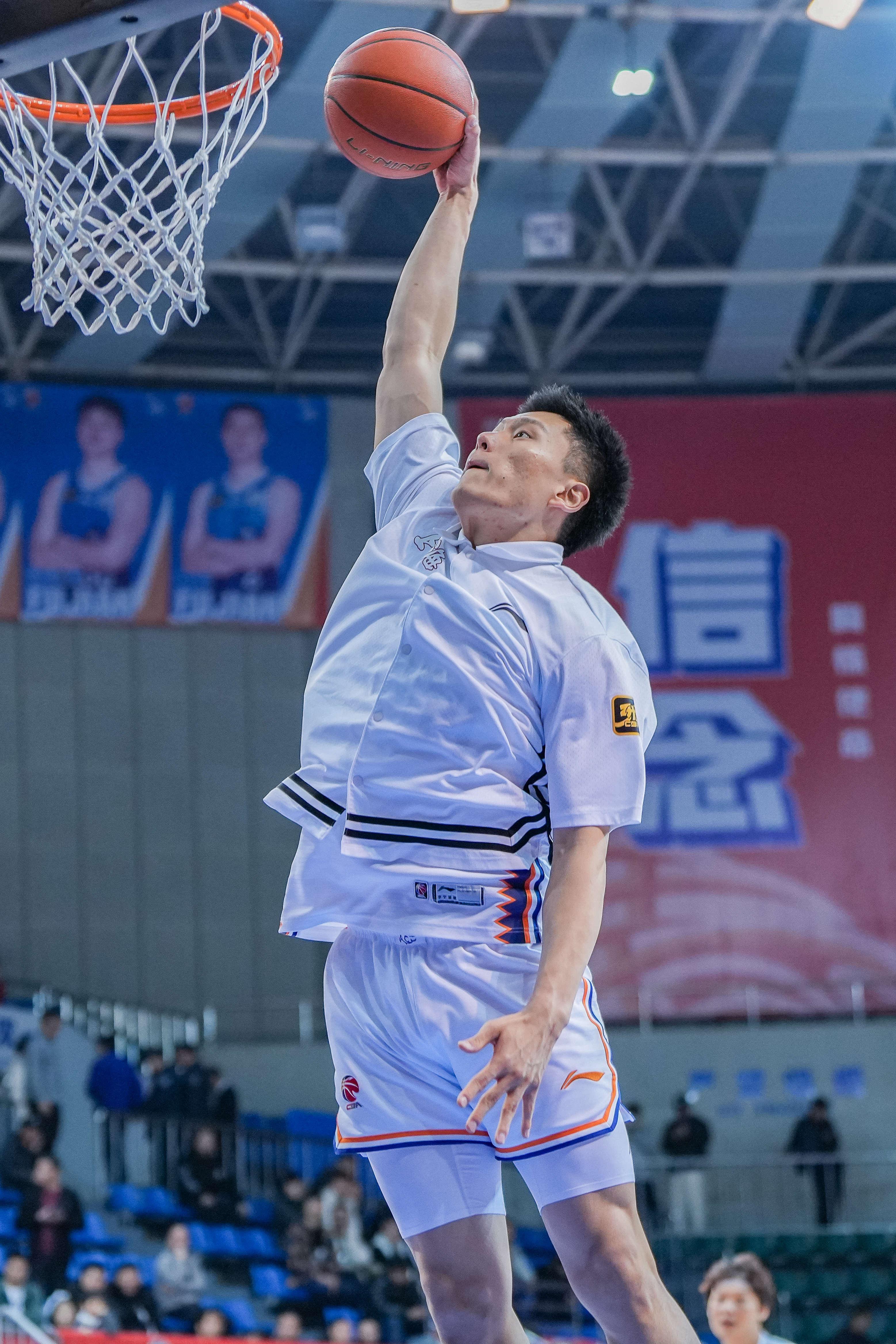  持續(xù)漲球！上海男籃“李花”組合—李弘權(quán)、李添榮