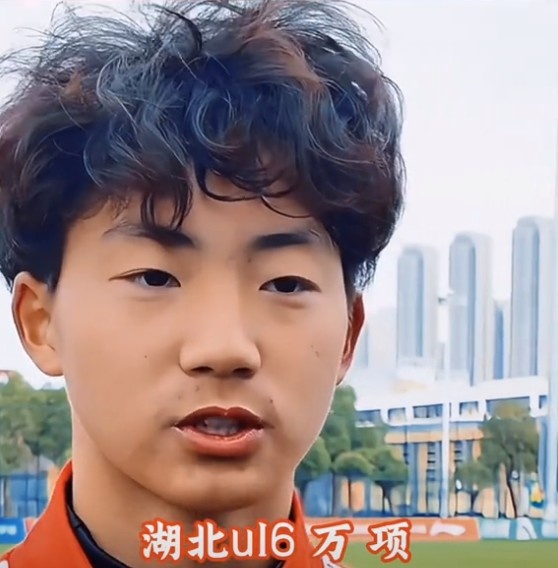  萬項談全運會吊射破門：發(fā)現(xiàn)門將站位不是很好，就很自信的射門