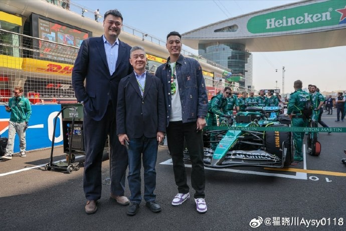  聯(lián)動F1！翟曉川曬與姚明、阿隆索、范志毅、周冠宇等的合照