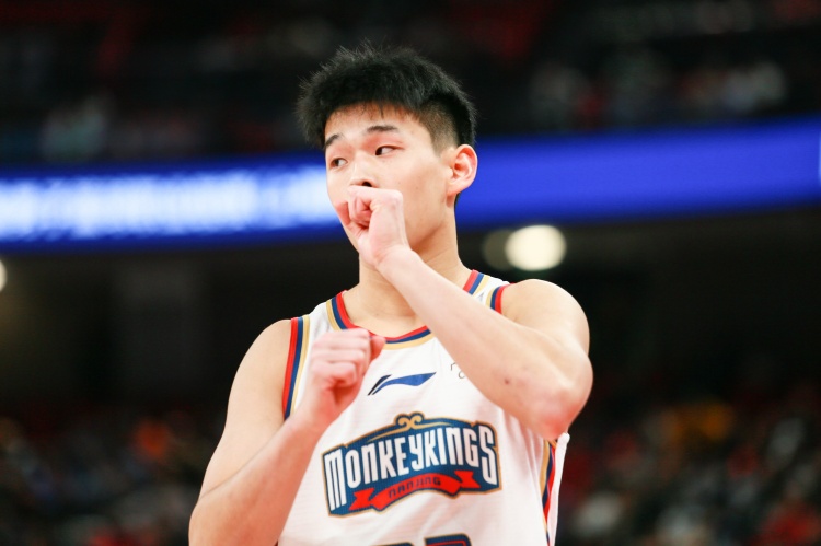  效率太低！林葳25中8&三分10中1拿到19分1板3助2斷 4失誤