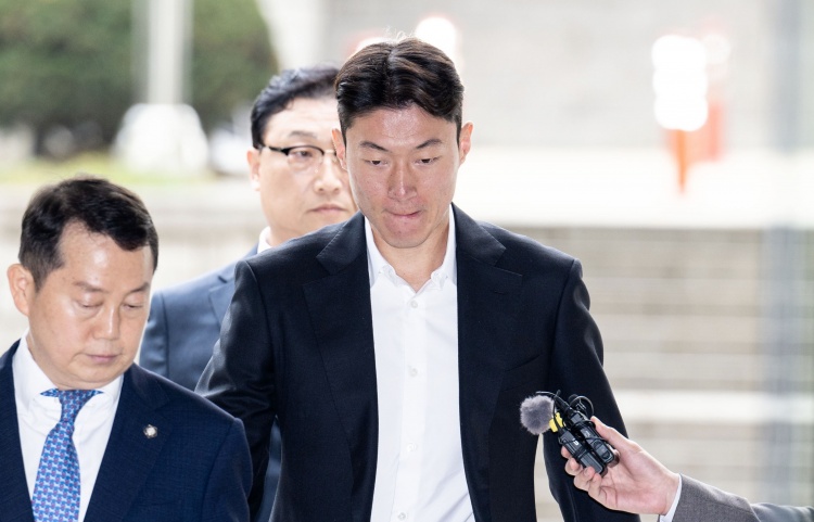  韓國國腳黃義助非法拍攝不雅視頻，一審被判有期徒刑1年緩刑2年！