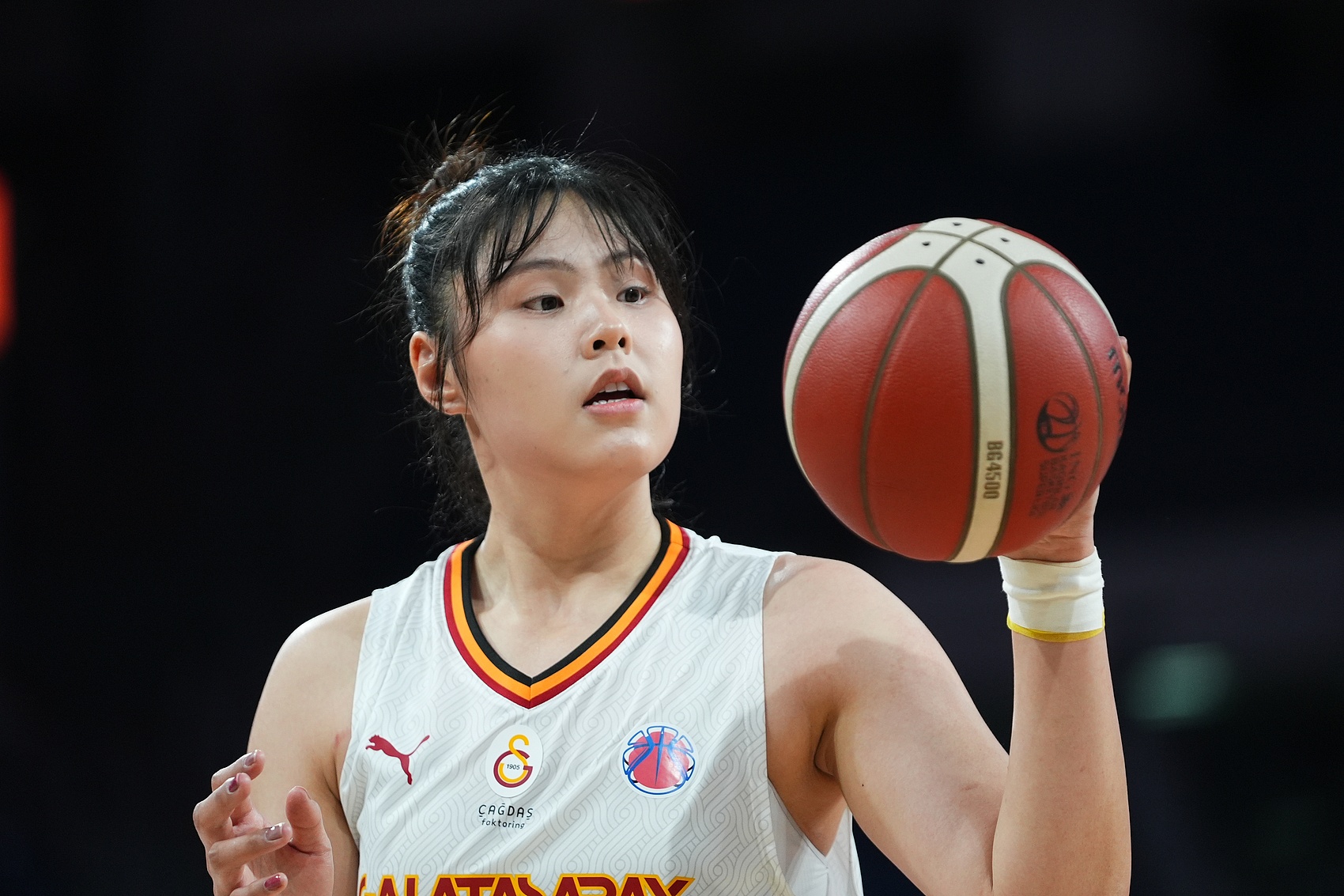  穩(wěn)定高效！李月汝9中6得到18分10板1助2斷1帽 罰球6中6