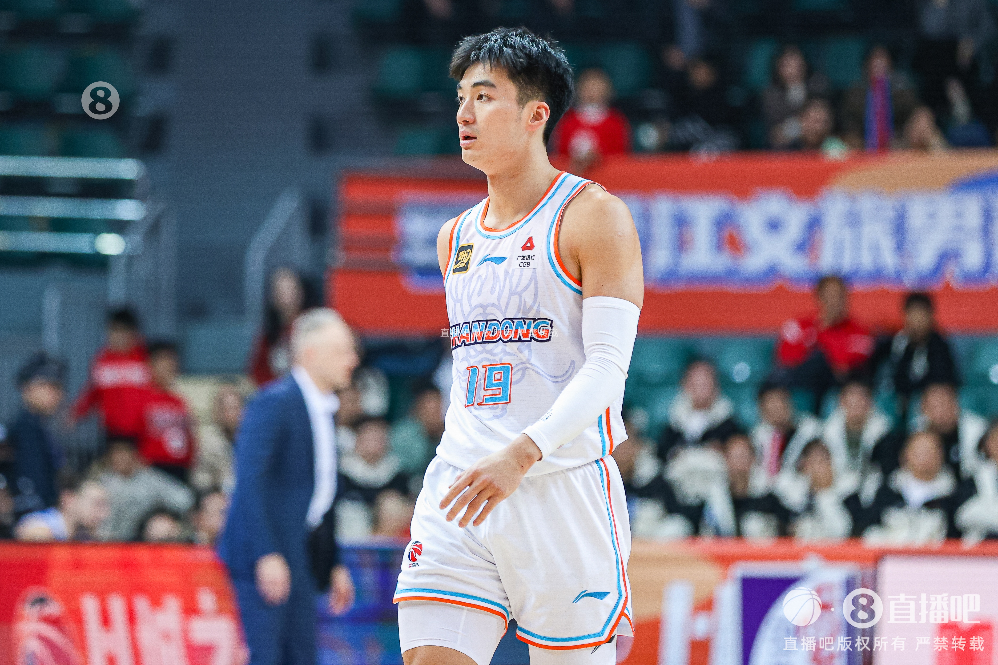  今天效率奇高！于德豪上半場11分鐘7投5中砍下全隊最高的12分