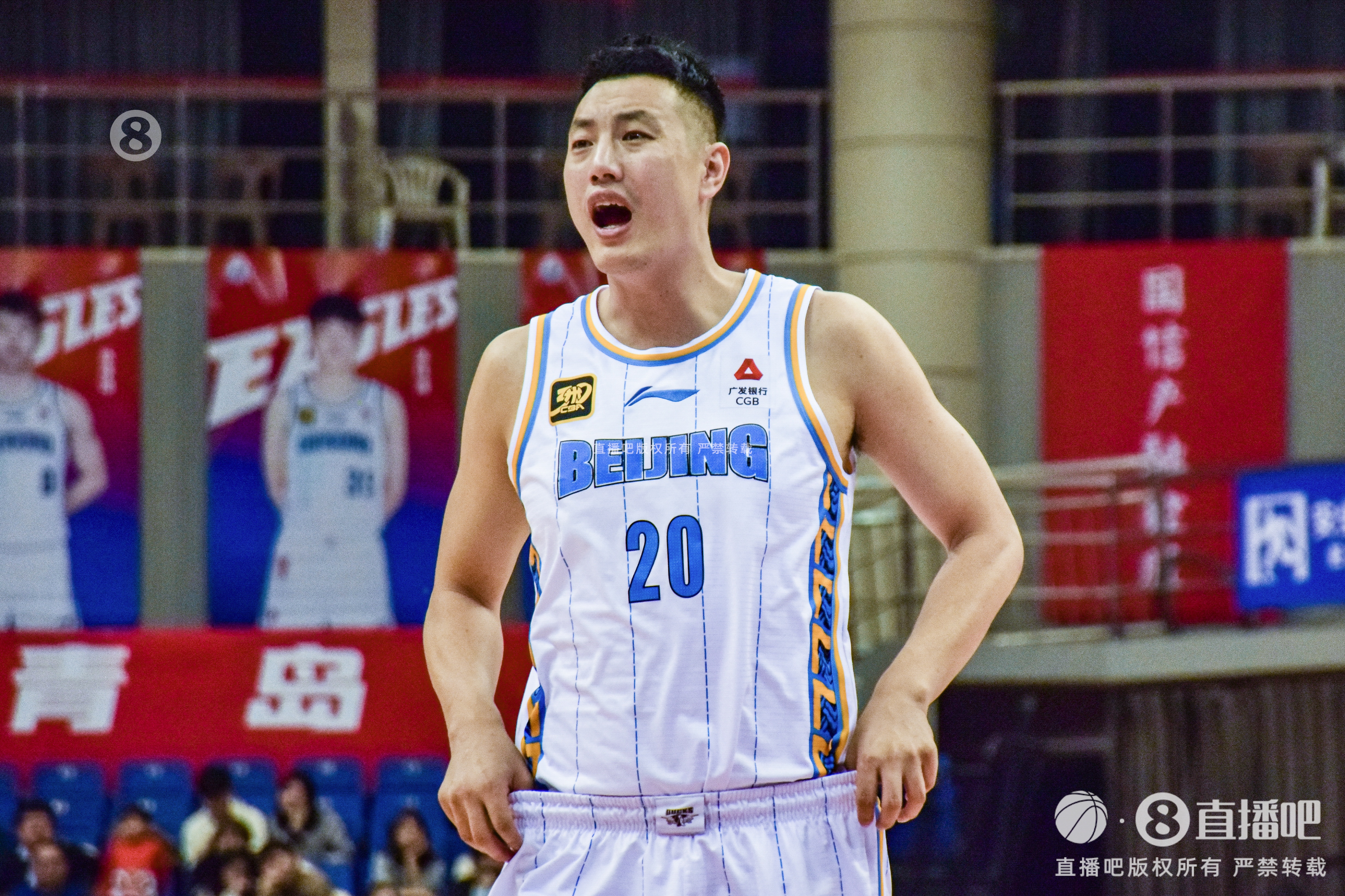  隊長以身作則！翟曉川狂搶9個前場籃板 替補4中1&6罰5中拿7分12板