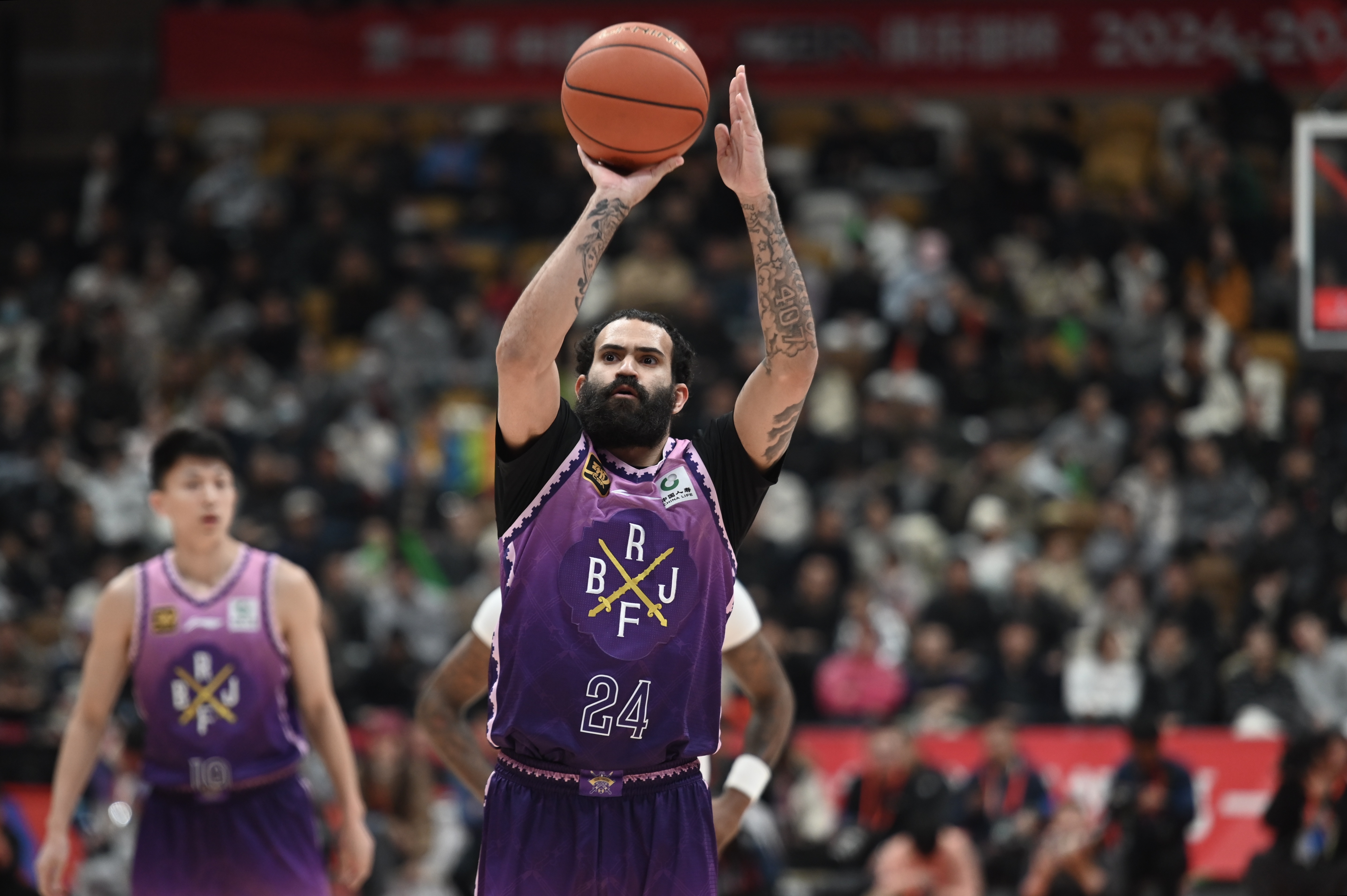  高效輸出！里勒半場各種強(qiáng)突 兩分球7中7砍下16分2籃板3助攻
