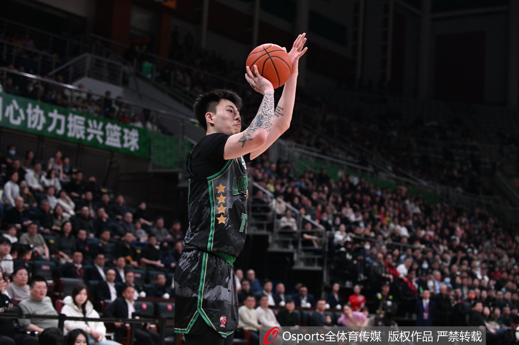  雙星閃耀！張鎮(zhèn)麟&韓德君半場合計12中8 合砍21分9籃板2助攻2搶斷